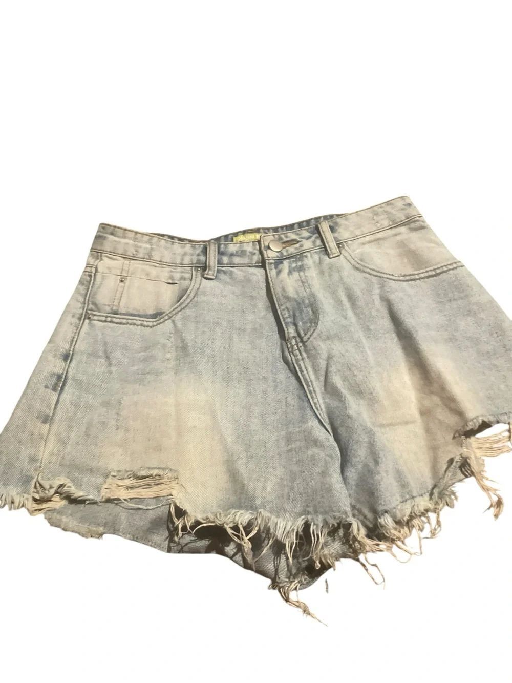 Gianni Bini size 27 distressed Light Wash Denim Women’s Shorts